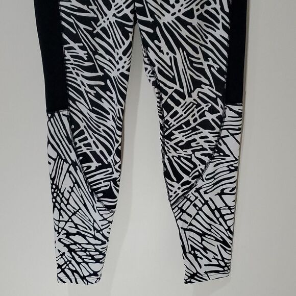 NIKE athletic leggings - Picture 3 of 7